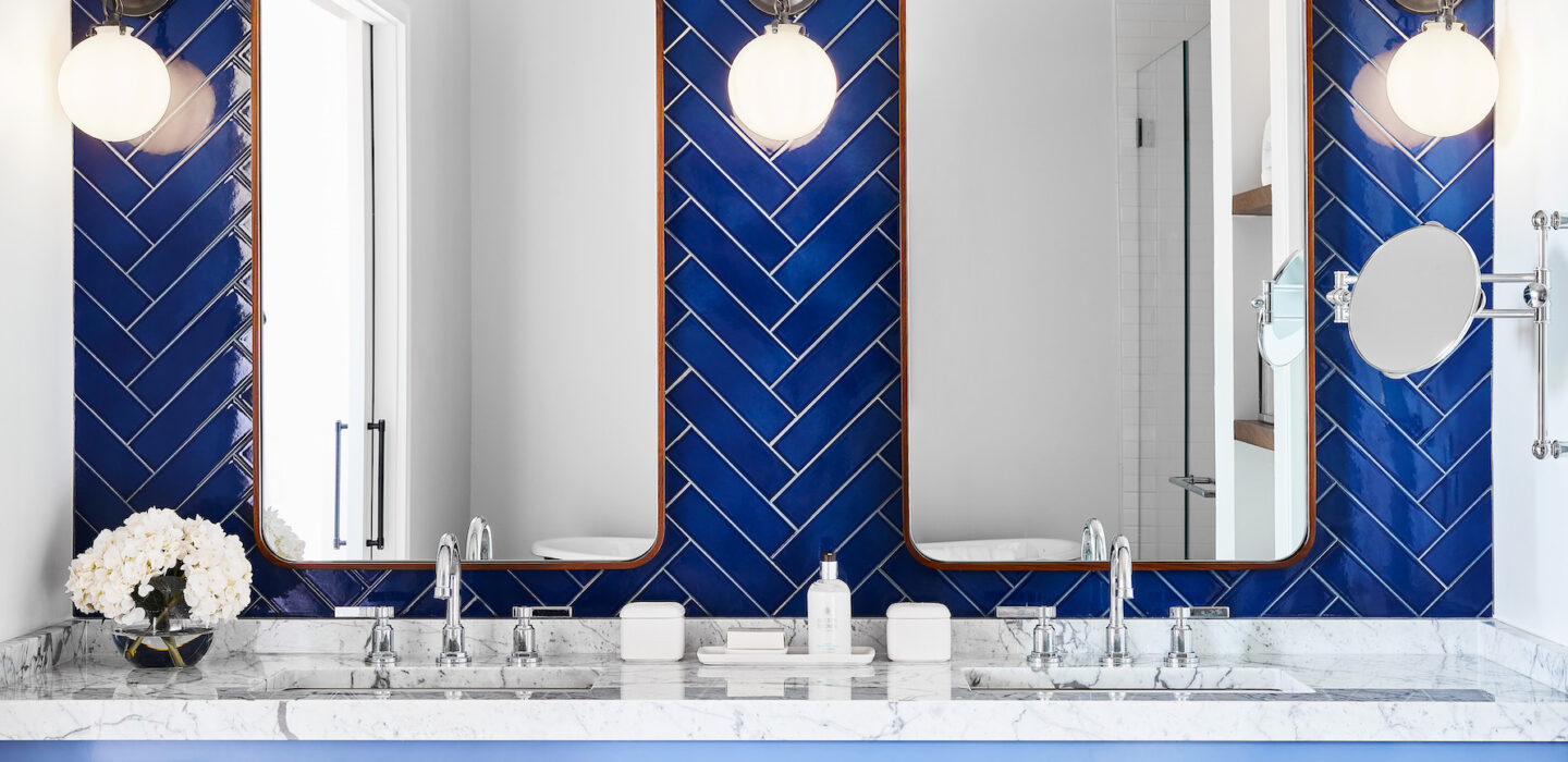 The Ashburn suites double vanity bathroom with royal blue tiles at our Chesapeake Bay hotel